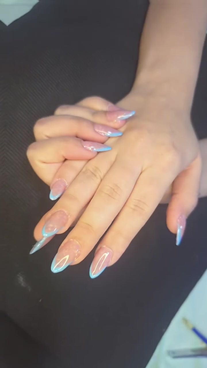 بنوتات كركوك 🤍🎀
منو تحب تدلل نفسها وتطلع من الموعد وهي فرحانة من أظافرها؟ 🥹💅🏻
سويتلكم Golded Nails حتى كل وحدة تحب تهتم بنفسها وتحب التفاصيل الحلوة تلقى مكانها 🤍✨
أكريلك، ترتيب ونظافة واهتمام بالتفاصيل حتى تطلع أظافرچ مثل ما تتمنين 🎀
بولي جل ب 15 الف .. سترونك ب 10 الف .. اظافر مؤقته ب 10 الف .. قدم 10 الف 
📍 كركوك – حي أسرى والمفقودين
📩 للحجز راسليني واتساب *********** 
تعالوا نخلي أظافرچ أحلى تفصيلة بإيدچ 🤍✨
#كركوك #بنات_كركوك #كركوك_بنات #اظافر_كركوك #اكريلك_كركوك #اظافر_اكريلك #اكريلك #اظافر #نيـل_ارت #Nails #Kirkuk #GoldedNails

نص مكتوب في الصور:
- تفاصيل صغيره.. تصنع فرق كبير ♡ Golded_nails NAIL ART • ACRYLIC • BEAUTY أكثر من مجرد أظافر.. إنها لمستك الخاصة ♡ خدماتنا أكريليك بأشكال وألوان مختلفة تزيين الأظافر بلمسات فاخرة تصاميم مخصصة حسب رغبتك مواد عالية الجودة لأظافر أكثر صحة وجمال لأنك تستحقين الأفضل ♡ أكريليك .. جل .. تصميم حسب رغبتك ♡ مظهر راقي وطويل الأمد تصاميم مميزة وفريدة مواد عالية الجودة تعقيم و اهتمام كامل Pink Vibes ♡ Classic French ♡ Trendy Colors ♡ Gold Details ♡ مواعيد الحجز متاحة *********** تواصلّي معنا الآن ♡ Golded_nails ♡ كركوك - حي اسرى والمفقودين