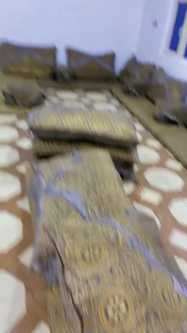 جلسه للبيع 7قطع )))14متر.    السعر 250الف.     رقم الهاتف)(***********
