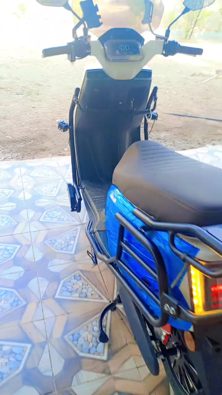 سلام عليكم دراجه شحن البيع نضيفه مستخدمه شي قليل ٦ بطاريات شحن فول مديل ٢٠٢٧ عنوان شيخ حمد قريب مشروح طارق سعر خاص
***********
***********.واتساب
