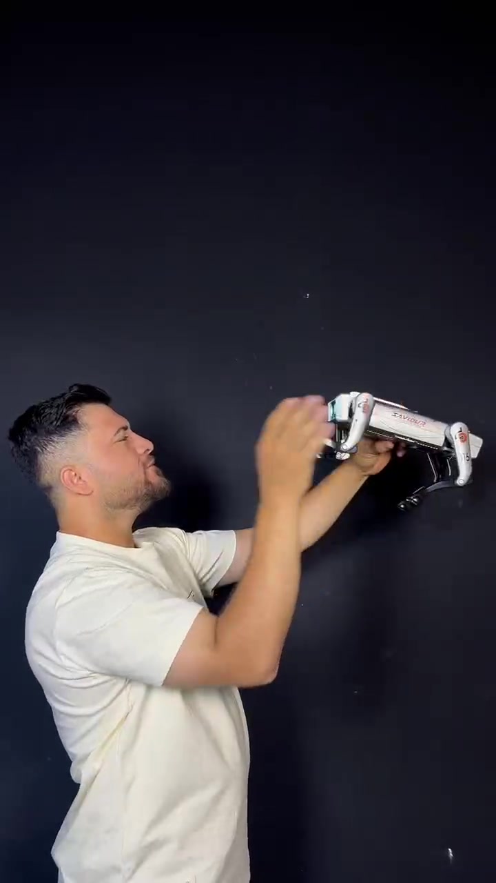 روبوت الكلب الذكي AI ROBOT – تحكم عن بُعد 2.4GHz مع أوامر صوتية

روبوت كلب تفاعلي يعمل بالتحكم عن بُعد بتقنية 2.4GHz، مصمم للحركة واللعب وتنفيذ أوامر متعددة مع إضاءة وموسيقى.

 • يعمل بتحكم عن بُعد بتردد 2.4GHz لسهولة التحكم بالحركات.
 
• يدعم الأوامر الصوتية (Voice Control) والتفاعل المباشر.
 
• مزود بخاصية البرمجة لتنفيذ الحركات حسب تسلسل الأوامر.
 
• حركات متعددة مثل: التقدم للأمام، الالتفاف، الجلوس، النهوض، والانحناء.
 
• يحتوي على موسيقى، رقصات ديناميكية، وإضاءة جذابة.
 
• يدعم وضع الدورية التلقائية (Auto Patrol) ووضع الاستعراض (Stunt).

 • ريموت كنترول 2.4GHz
 • تحكم صوتي
 • الفئة العمرية: 8 سنوات فأكثر
 • الروبوت: بطارية ليثيوم قابلة لإعادة الشحن 3.7V 
 • الريموت: 2 × بطارية AA 1.5V

الملحقات:
 • جهاز تحكم عن بُعد
 • بطارية ليثيوم قابلة لإعادة الشحن 3.7V
 • كابل شحن