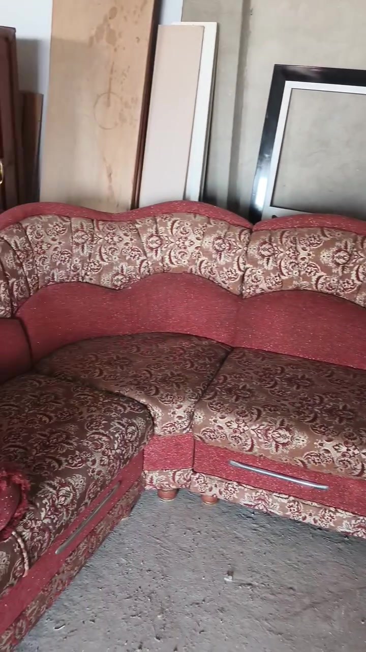 لبيع قنفات عراقي خشب عراقي اصلي 
ادفع السعرة عجبني ابيع ال مو شراي لا يدوخني رجأاا 
رقم الهاتف ***********

