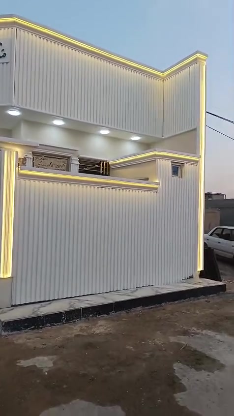 بيت مساحه 160 متر بناء بلوك سكف صب مسلح عالي من الشارع خدمات كامله ماء مجاري كهرباء وتبليط البيت احلى من التصوير وشغل درجة اولى العنوان الحميدية شارع سيد عوده للاستفسار أكثر مراجعة مكتب النرجس للعقار ***********
