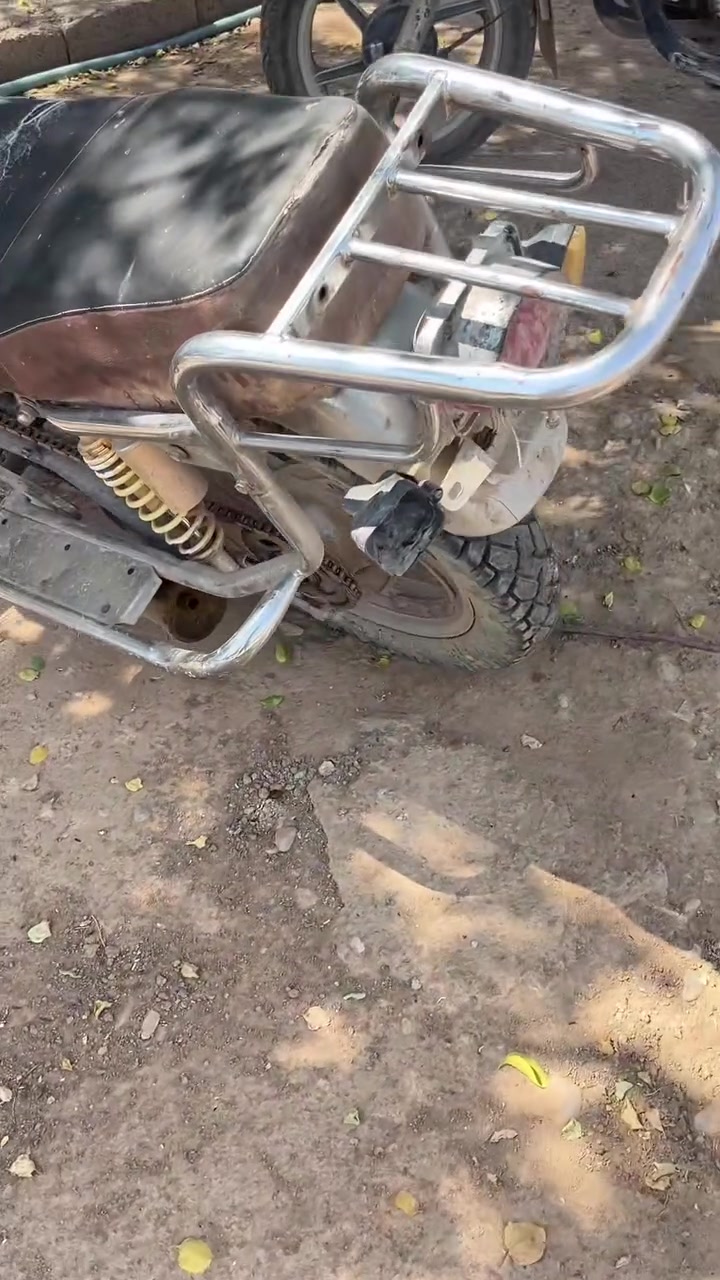 السلام عليكم 
للبيع جني دبل بلك موديل ٢٠١٣ 
عاطل ما يشتغل ابيعلك حديد 
بـ ٢٠٠ و بي مجال قليل 
اتصال ‭***********‬

