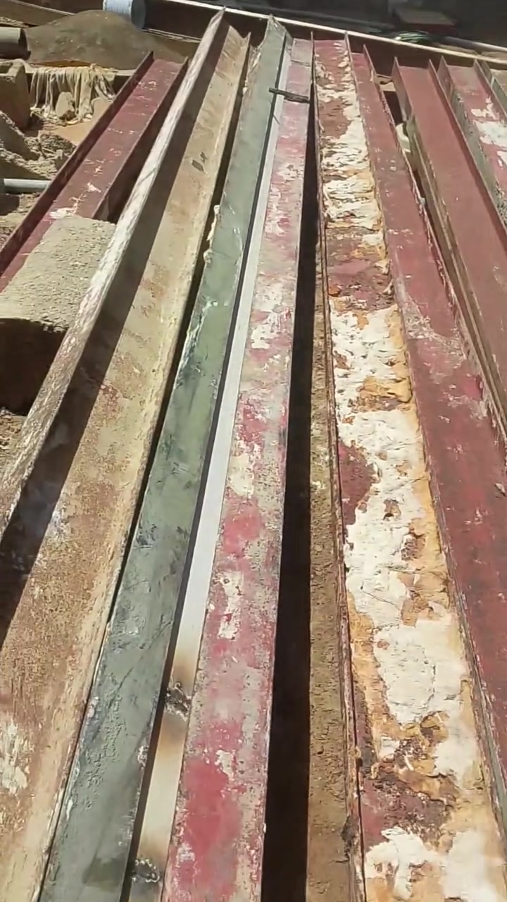 سلام عليكم اخوان شيلمان للبيع بعده بصبغه مابي خياس ولا ماكول شويه بعده بالصبغ ماله سعر المتر ب9 للاستفسار ***********
