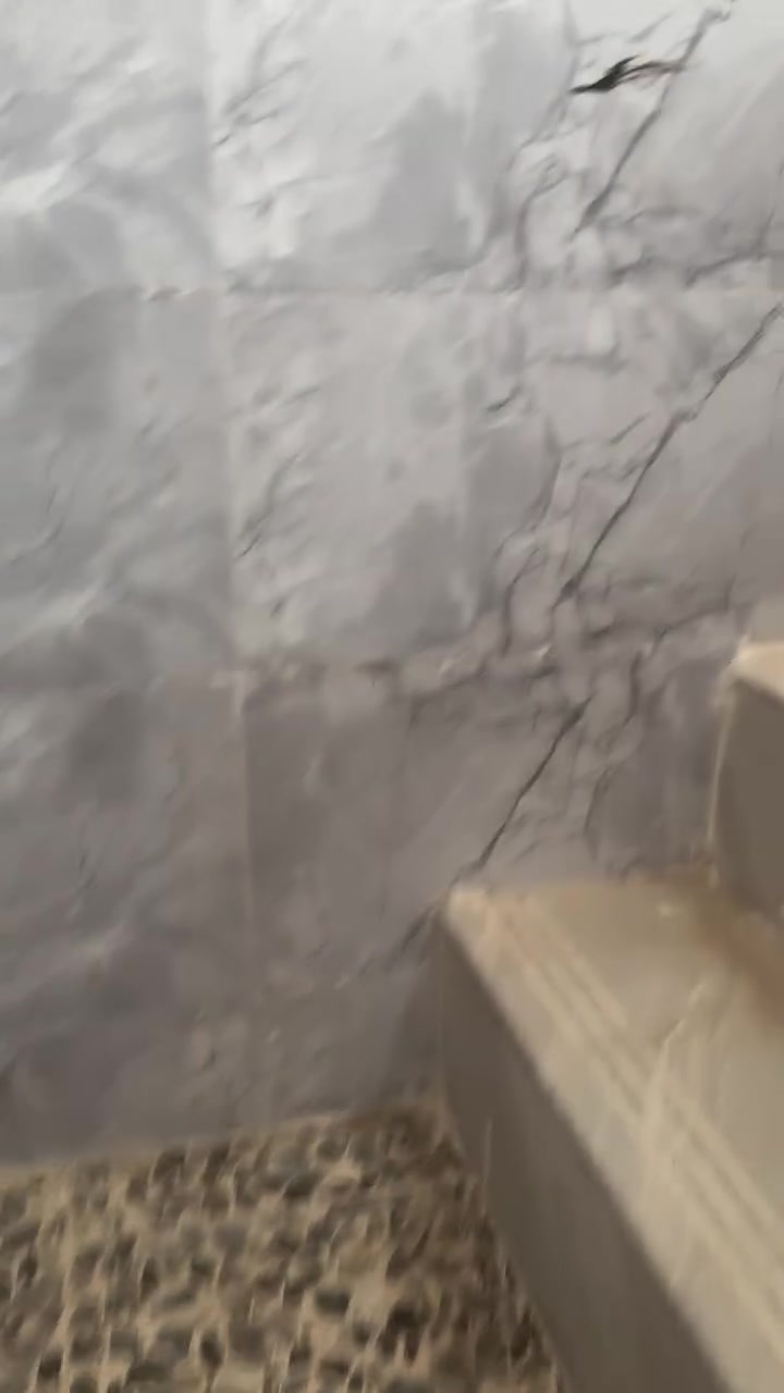 السلام عليكم بيت البيع المساحه ١٤٥متر العنوان الدوانم شارع ابو الحرار كامل البيت بناء حديث يحتوي على غرفتين نوم وستقبال ومطبخ وحولي وصحيات جاهز السكن السعر ١١٢مليون وبي مجال تصال ***********او مرسله الصفحه
