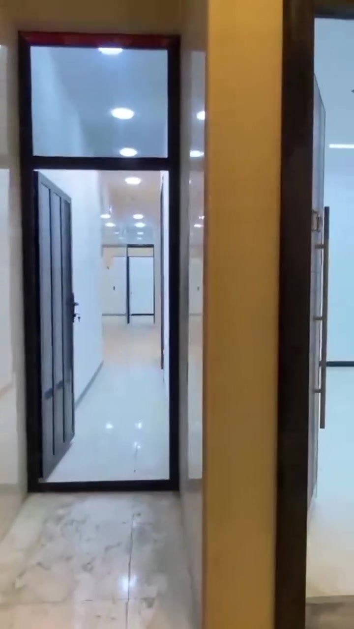 🏠 دار للبيع - الأساتذة / الأربع شوارع

المساحة: 100 متر ( 5 واجهة × 20 نزال )
الموقع: الأساتذة - الأربع شوارع / موقع مميز وقريب جداً على الشارع العام
سنة البناء: 2026 - بناء حديث وجاهز للسكن

التفاصيل:
▪️ 5 غرف نوم
▪️ صالة
▪️ مطبخ
▪️ خدمات عدد 2

📞 للاستفسار والتواصل (واتساب او اتصال):
☎️ ***********
☎️ ***********
