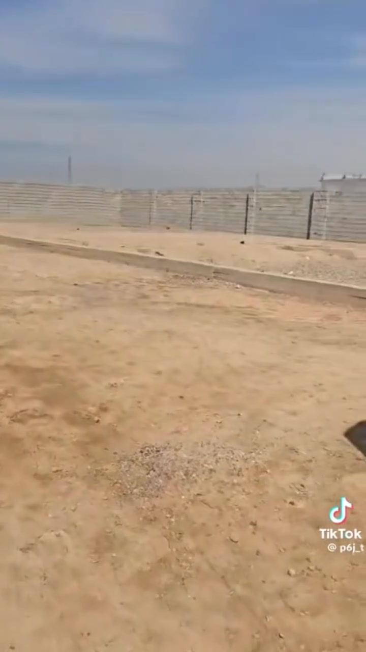 السلام عليكم قطعه ارض سكنيه للبيع 
المساحه الكليه ٥٠٠ متر 
كافه الخدمات موجوده 
ماء كهرباء وسحب مدارس خط نت
العنوان منطقه المهجرين 
سعر ٢٠ 
للاستفسار اتصل ***********
