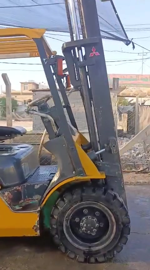السلام عليكم ورحمه الله وبركاته رافعه شوكيه كتر ياباني3.3طن 2سلايت 3حركه مكينه كير اكسن تخم تأير كله جديد بابل للاستفسار الاتصال ***********
