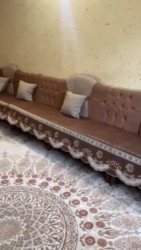 السلام عليكم للبيع ديوان طوله ١٥ متر جديد الخشب كله بلونك اسود تفصال مكاني كربلاء حي العسكري الحر شراي يتصل ***********
