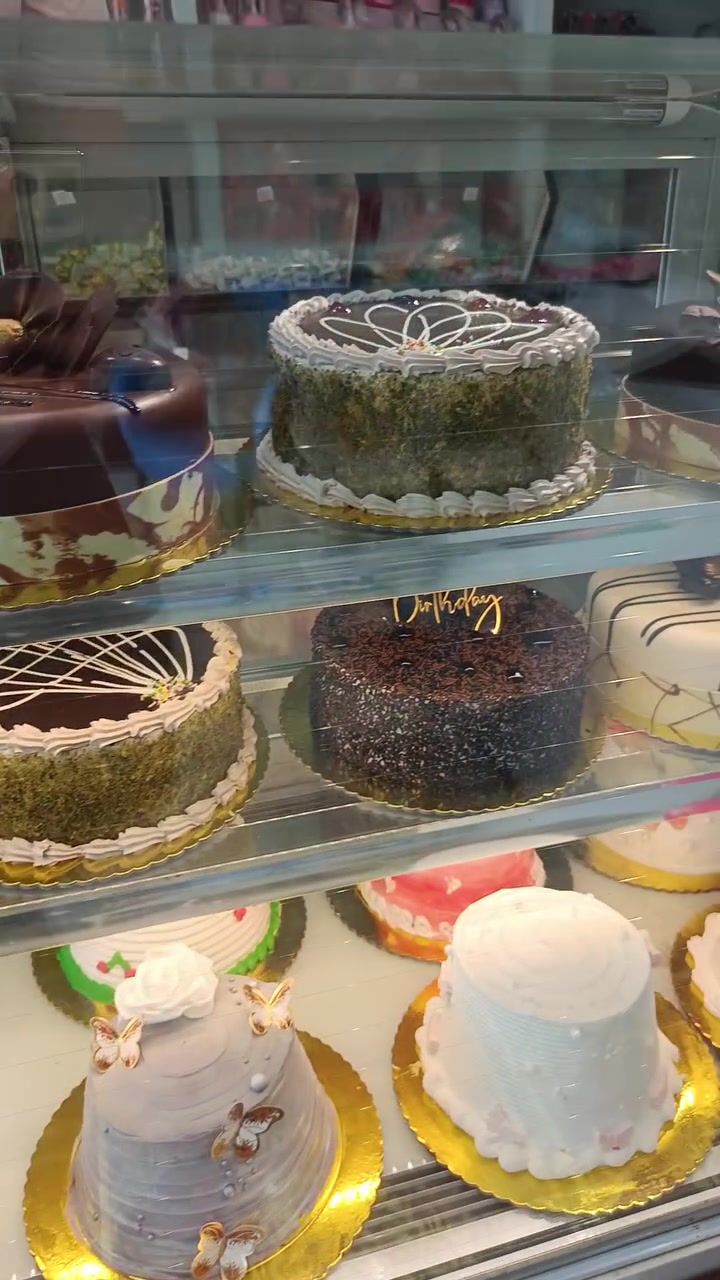 انتاج اليوم كيك سومر 🍰
عنوان المحل واسط الصويرة شارع النجمة مقابل بيت ميرة
*********** تتوفر لدينا خدمة توصيل
#كرزات_الحيدري #اكسبلور #instagram #explore #followforfollowback
