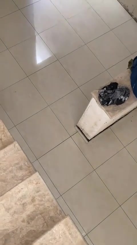 سلام عليكم شنو اختفه الشغل  خلفة سيراميك جدار وارضية متفرغ حاليا ***********
