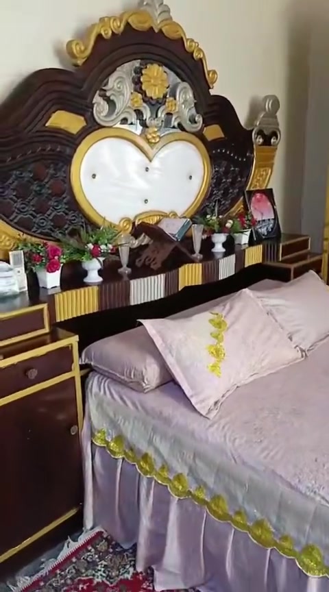 الاخشاب صاج عراقي نجاره الغرفه بس بيهه كسر بسيط بامرآية الكنتور هذا أثناء النقل واليدات يرادلهم تبديل الباقي كله جديد االسعر  550 وبيهه مجال
***********
