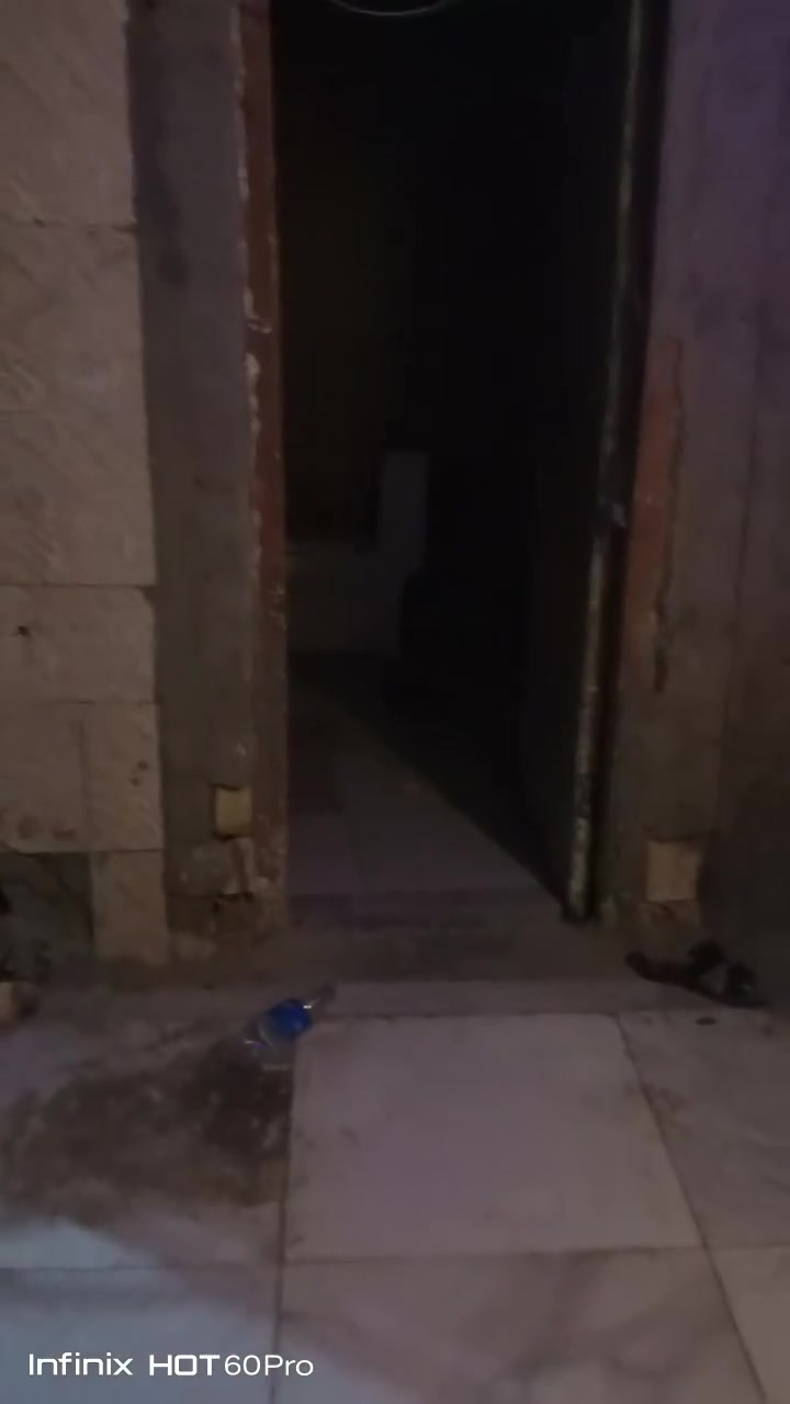 سلام عليكم بيت البيع  بحي الفرات يم طاقه كوريه بيت زراعي   بي غرفتين صاله ستقبال  مناور مطبخ صحيات  طارمه مساحه150سعر 15تصال ***********
