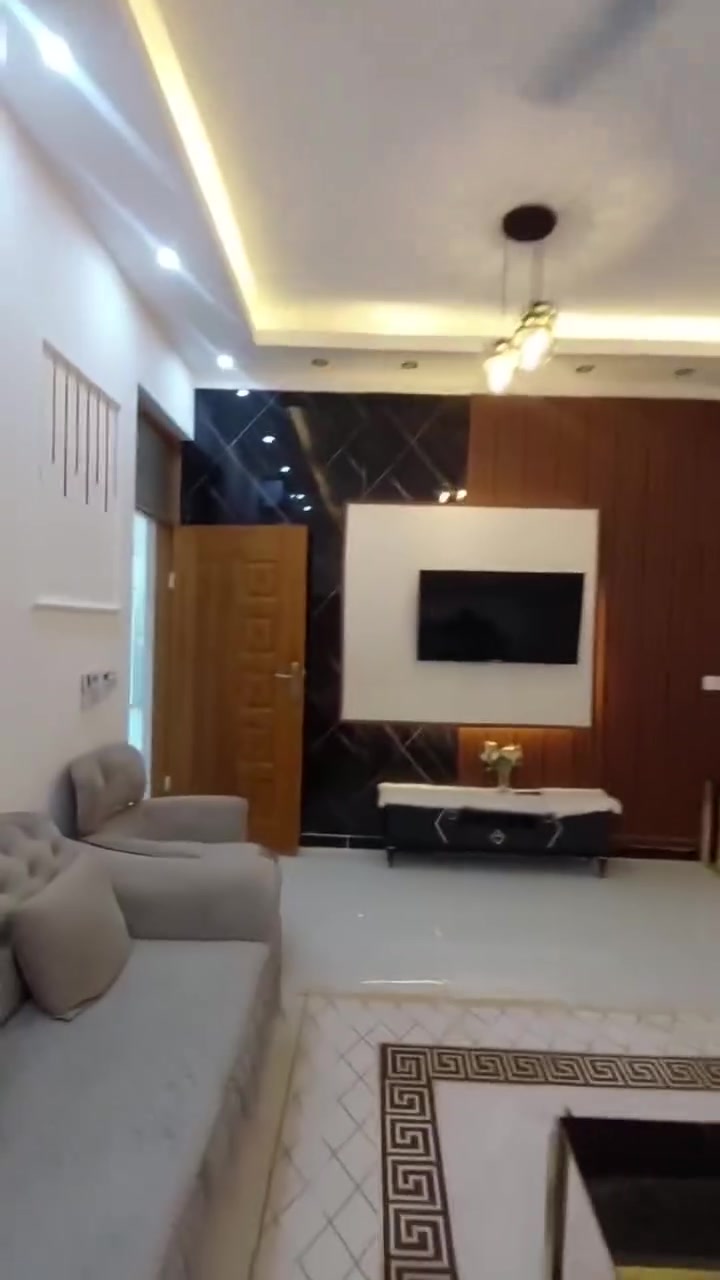 بيت للبيع المساحه 160 متر طابو زراعي سند ٢٥ حي العسكري كاعد ابوسفيان ثاني فرع خدمات كامله البيت يحتوي على استقبال ٦×٤ ومطبخ ٤×٣ ونص وصاله عرض ٨×٤ ونص وغرفه ٦×٤ونص مع مجمع صحيات كامل مع مناور وغرفه خارجية البيت كامل وغيرمسكون تكدر تشتري وتسكن بي بنفس اليوم 
السعر ٩٥ مليون 
للاستفسار الاتصال على الرقم 
***********
***********
