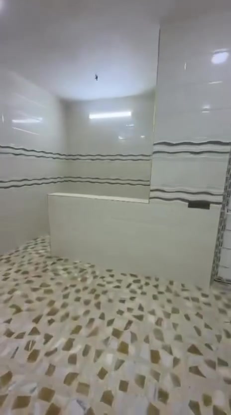 شقه طابق ارضي للإيجار 
شقه زيرو ممسكونه السعر ٥٠٠ 
غرفتين و صاله و مطبخ و خدمات 
***********
***********
