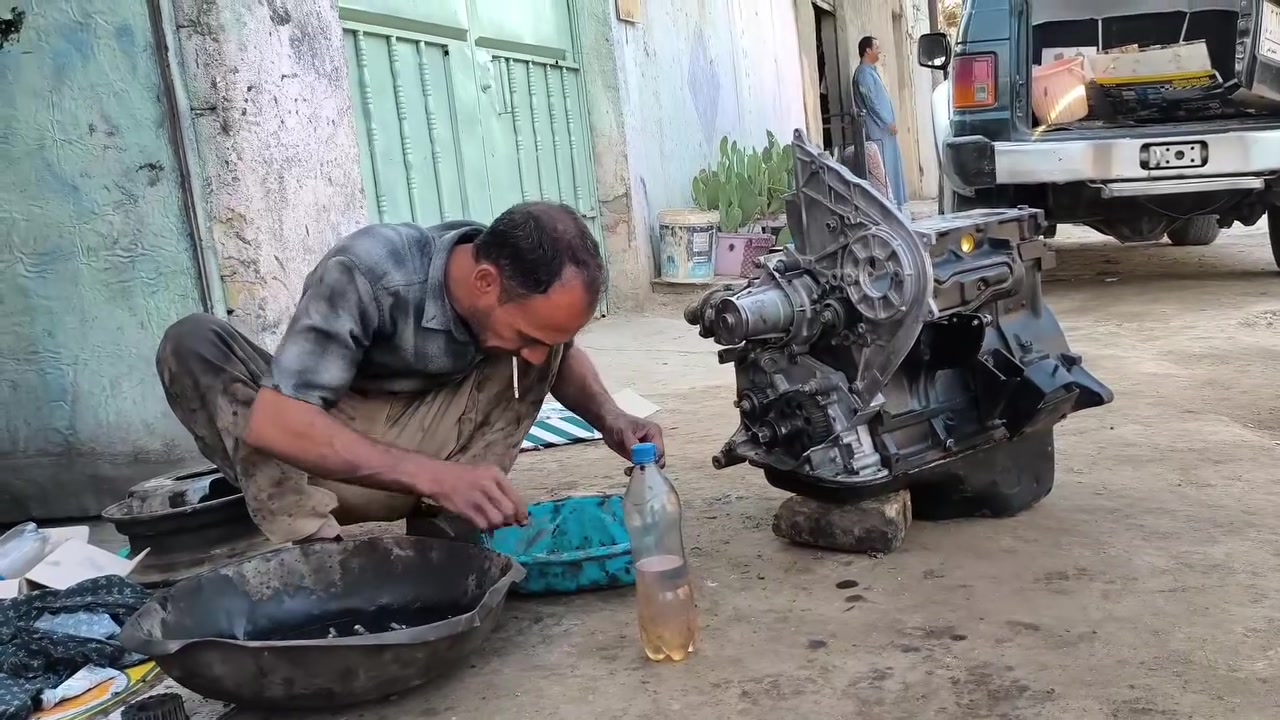 ***********
***********
ومثل ما عودناكم الشغل يسولف مو احنا نسولف أخوكم أحمد الفيتر تحياتنه للجميع تجفيت محرك كاز ستاركس مع الضمان وغراض كله أصلي وكاله موبز.
