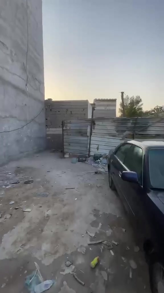 بيت مساحه ٣٠٠ متر مع دار وقف سني المكان عوسيان  سعر ٨٠ 
***********
