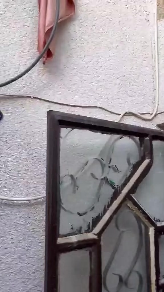 سلام عليكم دار للبيع في النجف الأشرف حي الزهراء شارع 6 خلف المدارس. المساحة 93 مربع  واجهة 9
يحتوي على مطبخ صاله غرف نوم عدد 2 وصحيات عدد 2
والطابق الثاني يحتوي على غرفة نوم بناء نظيف صالح للسكن مجمع الغرف 3
الاستفسار الاتصال على الرقم التالي *********** او مراجعة مكتب احمد الكعبي ركن حي الزهراء مقابل مركز صحي حي القادسيه أهلا وسهلا بكم
