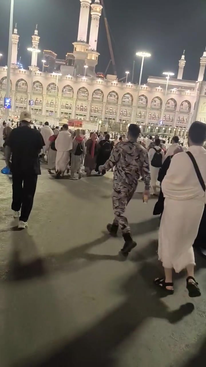 حملاتنا مستمره إلى بيت الله الحرام برا وجوا سعر البر700 الف مع ثلاث وجبات طعام عمرتين بعمره واحده سارعوا بالحجز ***********
 سعر الجو 
950 الف فقط مع ثلاث وجبات طعام
