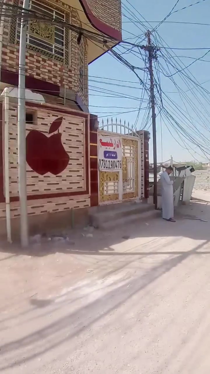 بيت للبيع ١٠٠م غرفه وصاله ومطبخ وحمام داخلي وخارجي البراكيه شارع المطار القديم مقابل جامع ام البنين السعر ١٨ وبي مجال ***********
