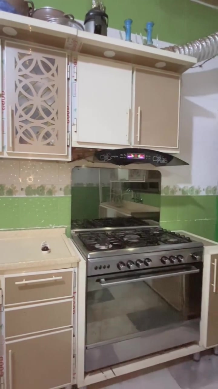 كاونتر مع طباخ ومفرغه الكاونتر مترين والسنك متر ونص اثنينهم ب٥٥٠ الف بيهم مجال التواصل ***********
