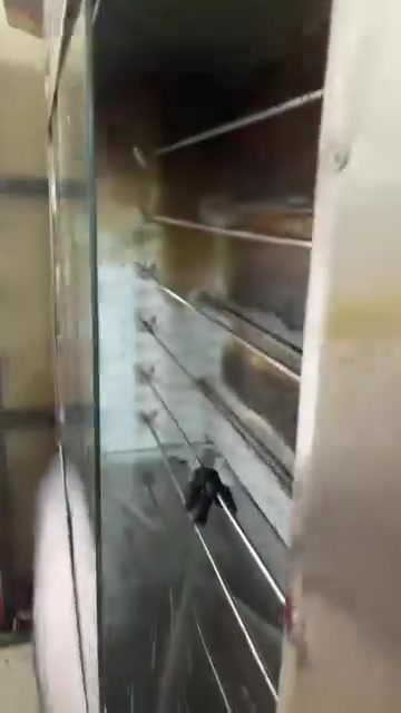 السلام عليكم
شوايه دجاج 6 شيش ممستخدمه قليل 450 
حمايه غاز 5 بلانكات 300
طباخ 3 عين 150
ميز متر ونص 100
المكان الدوره للتواصل على الرقم واتسب ***********

او الاتصال 

***********
