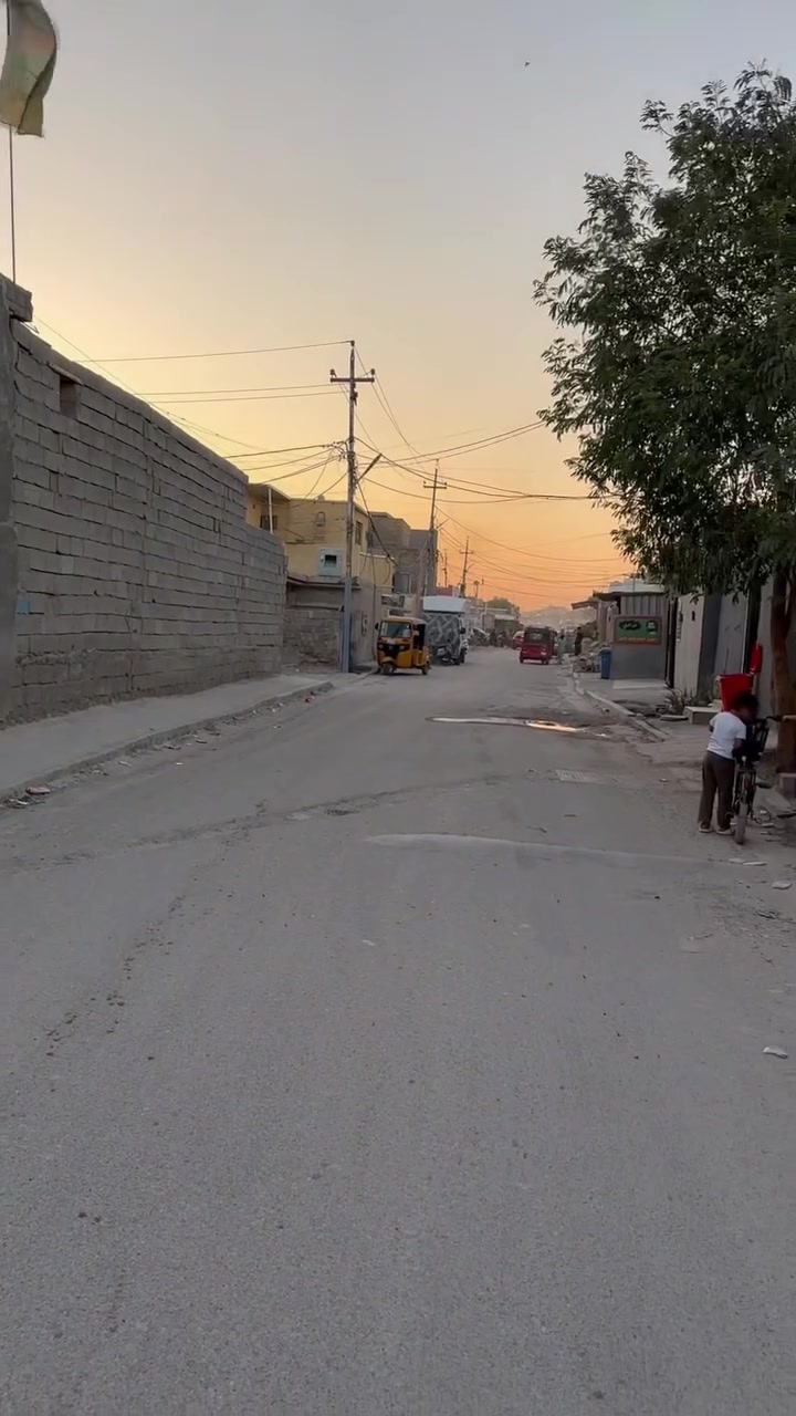 سلام عليكم
بيت البيع

مساحه 50 متر 

كراج 

وستقبال 

وغرفت نوم 

ومطبخ 

البيت بناء جديد وكآمل 

موقع البيت حي البساتين الشعب

البيت على شارع موفارع

السعر 28  مليون  وبيه مجال 

الاستفسار اتصل 

***********
