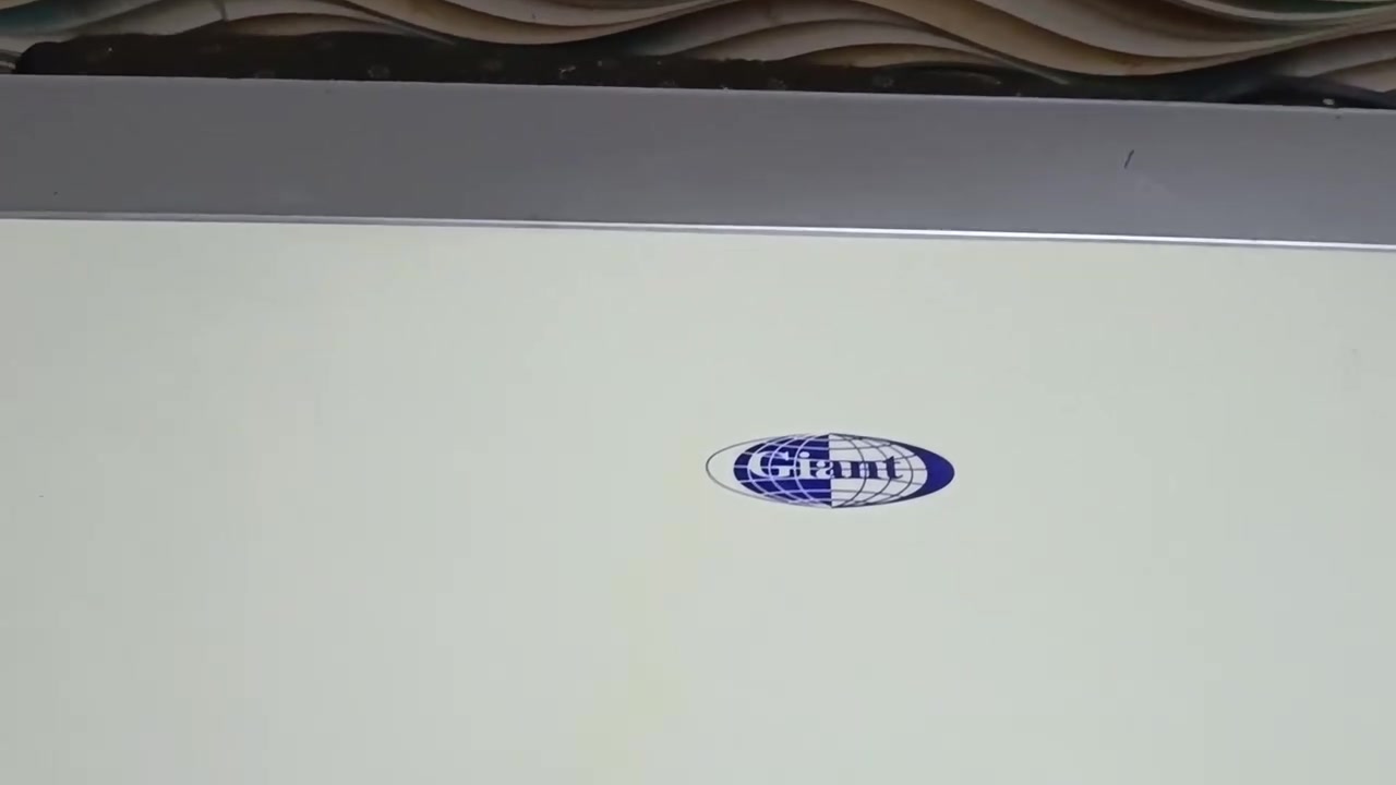 السلام عليكم عندي سبلت طنين كامل للبيع شرط التبريد نضيف *********** الناصريه مركز 
*********** الناصرية مركز
