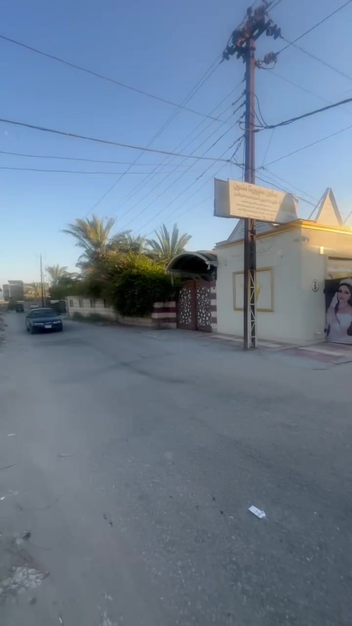 السلام عليكم دار للبيع طابو صرف زراعي المساحه 155 واجهية 7نزال 22 الدار يحتوي على استقبال سته ونص في أربعه مطبخ خمسه وربع في تلاثه صاله سبعه في أربعه غرف تلاثه خمسه في اربعه و مناور اثنين للصاله والغرفه الارضيه   مجمع صحيات تلاثه    ***********استفسار
