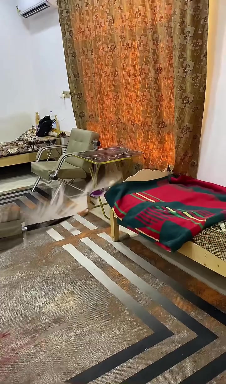 السلام عليكم ورحمه الله وبركاته
مشتمل يتكون من ثلاث غرف وكل غرفه مجهزه بالكامل 
وحمام عدد 2 وصاله ومطبخ 
كهرباء خط ذهبي 
ويوجد ايضا انترنيت  مشتمل مؤثثه بالكامل 

الموقع يكون بمسافه 100 متر عن طريق بغداد عامود ٣٤ 

للاستفسار الاتصال واتساب ***********
