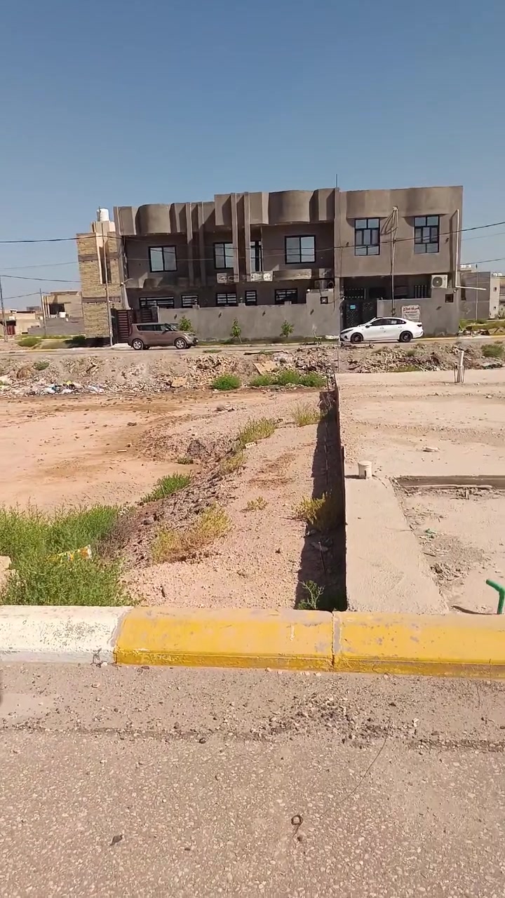 قطعة ارض ١٠٠ متر عامود ١٤٧ مجمع السيده رقيه***********
