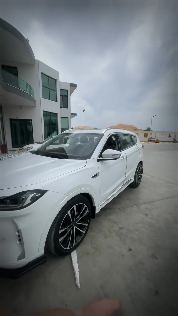 التفاصيل داخل الصوره

نص مكتوب في الصور:
- ٢:٢٩
- بيع مباشر سيارات العراق
- مجموعة عامة
- للبيع جيتور X70 بلس لاكجري (Jetour X70 Plus Luxury)
- الموديل: (2024)
- اللون: (ابيض )
- المحرك: 1.6 تيربو
- الفئة: لاكجري - أعلى مواصفة
- الحالة: سيارة نظيفة جداً وخالية من الحوادث (إذا كانت كذلك)
- المواصفات:
- شاشة كبيرة ونظام ملاحة
- كاميرات 360 درجة
- فتحة سقف بانوراما
- مقاعد جلد
- تشغيل بصمة وستارت
- حساسات أمامية وخلفية
- تكييف خلفي
- جنوط رياضية
- السيارة بحالة ممتازة والاستعمال خفيف، والفحص بأي مكان يرغب به المشتري. وداخل الضمان السياره بشركه هارلم ✨
- السعر: (١٦٢ وبيها مجال )
- الموقع: (الغزاليه )
- للاستفسار والمراسلة: ***********
- ترهم مراوس حسب الاتفاق 👍✅