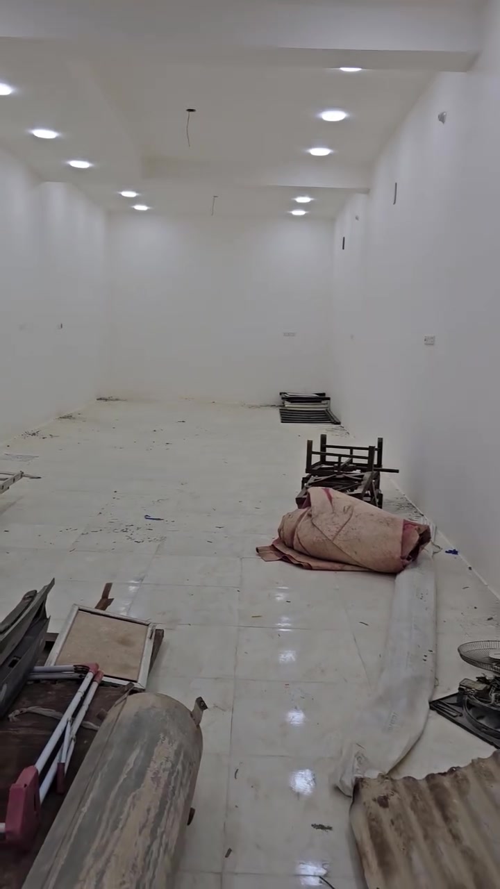 محل للأيجار حي الموظفين السايدين مقابل الشارع الرئيسي مال الصحفين الي يؤدي إلى فلكه القاضي للاستفسار ***********
