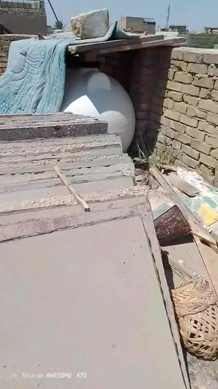 ***********
