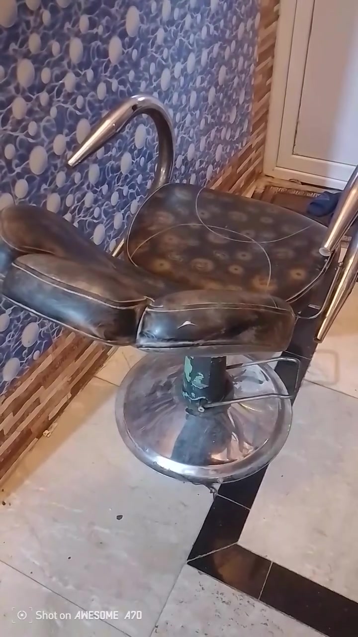 كرسي حلاقه نظيف للبيع مكاني كربلاء كنطره السلام رقمي *********** رجاء لي مو شراي يريد بس سوالف لا يراسل
