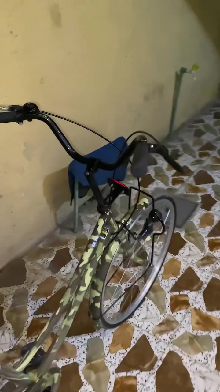 ‏بس كل للبيع موديل 21 سكن نظافة 90% حجم 26 السعر 125 وهي مجال بيها مستعجل تواصل على هذا￼***********
