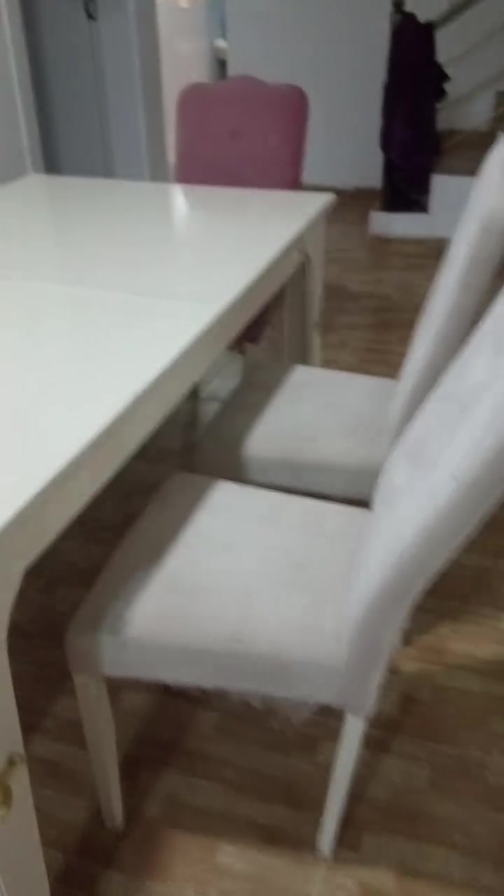 ميز طعام • واضح بالتصوير