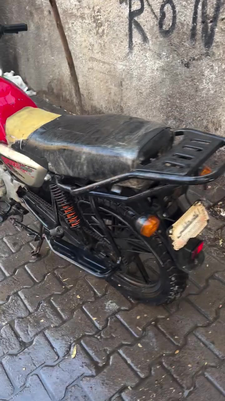 🏍️ دراجة بوكسر للبيع – موديل 2021
🔹 الموديل: 2021
🔹 المكنة: مجفتة صالة، صارلها 3 أيام
🔹 الدراجة خير من الله، تحتاج فقط ترتيب وملاحظات بسيطة
🔹 اللوحات: إنكليزي، لكن اللوحات ضايعة
🔹 الدراجة باسمي، والتحويل ثاني يوم

💰 السعر: 1,300
🔸 بيها مجال بسيط

📍 العنوان: بغداد – مدينة الصدر
📞 ***********
