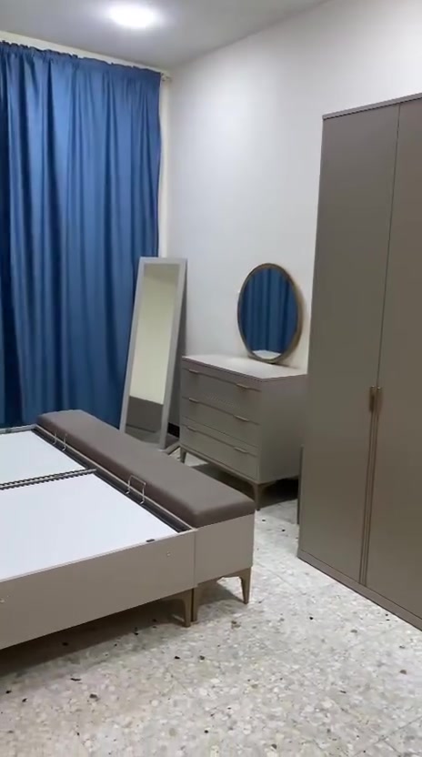 السلام عليكم 
غرف نوم تركيا كنتور لاصلي سرير النوم لاصلي 
كله اصليه مستخدمه. بس شهر واحد تزكام متانه كلش حلوه ونضيفه خدشه واحد مابيه ستفسار عل هاذ الرقم ***********وتساب السعر جدن مناسب 
الحب يشتري ينتصل ومايشتري لايتعبني
