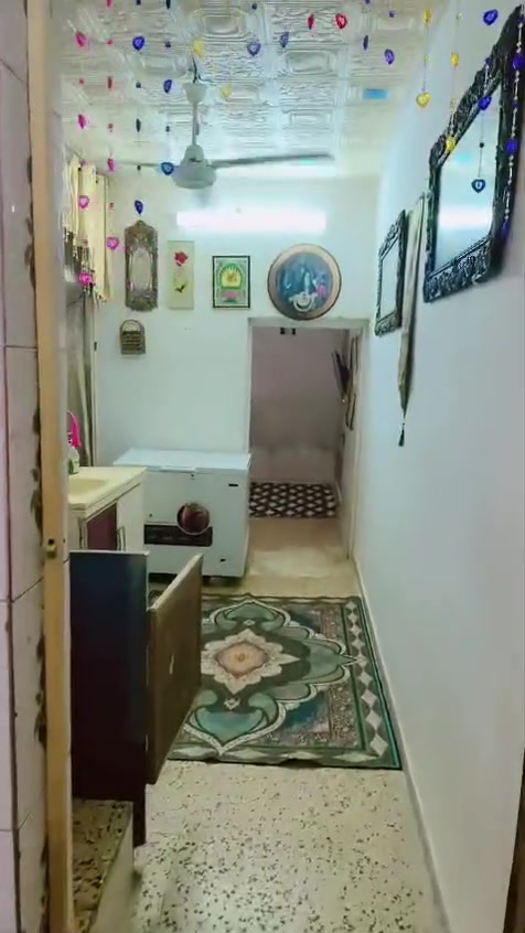 سلام عليكم بيت البيع مساحه 50 متر
طابو زراعي سند 25 قاطين 
واجهيه 4
نزال 13
مكان حي اور سبع قصور قرب حلويات الحمداني 
خدمات ماي كهرباء رصيف مجاري وتبليط راح يبلطونه هاي اليام 
طابق الول+ غرفه +استقبال+ وصاله +حمام ومنور 
طابق اثاني بيتونه+ وغرفه+ وهول+ ومطبخ +وحمام+ مشترك +
طابق الول تسليح 
وطابق اثاني اعكاده نضيف تجي وشوف البيت 
البيت كاشي وطابق اثاني اشتايكر وصطح اشتايكر 
وياه كيزر وكهربائياته وتانكي (البيت سعره 31 مليون وبي مجال شي بصيط) 
 رقم تلفون متوفر واتساب  ***********
