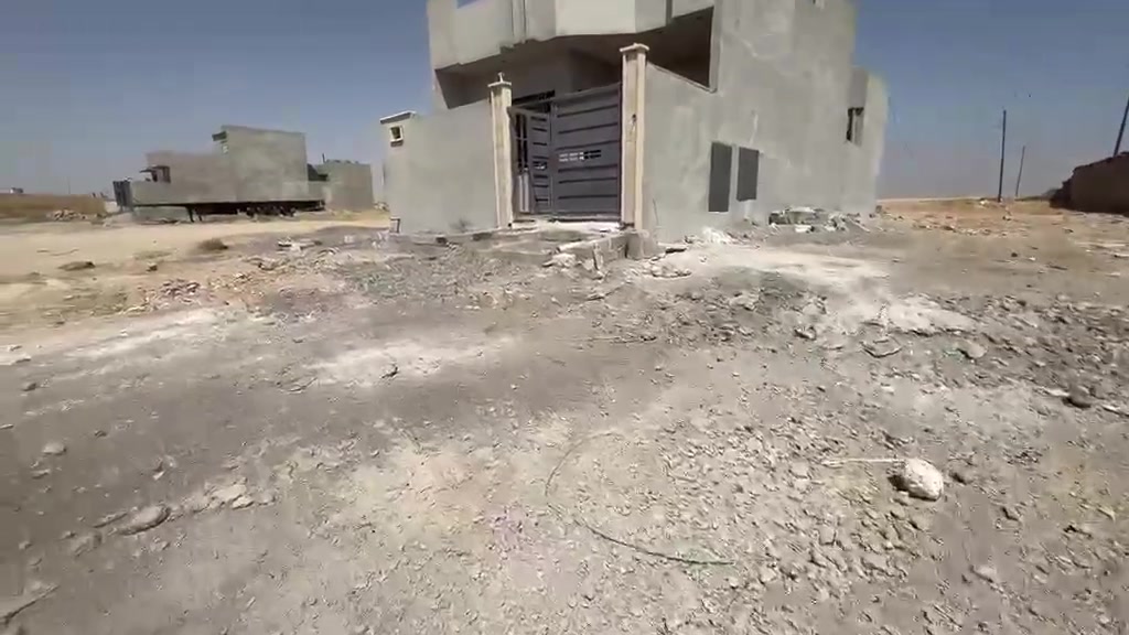 بيت للبيع مدخل اسواق ابوعلي قرب جسر السادس بناء حديث البيت بي نقص ثانوي كهرب مرحلة ثانية صبغ وطني بي المي قريب تشترك السعر 65ابي مجال المساحة 150متر الواجهة سبعة ونص والنازل عشرين رقم ***********//***********
