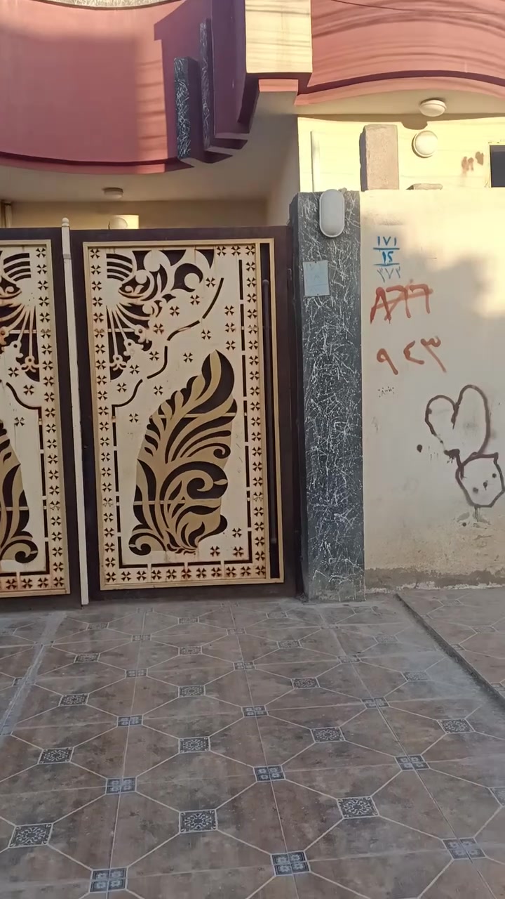 الدار للبيع موصل حي الانتصار شارع 30 قرب مدرسة الاتقان للبنات مساحه  الدار 110 متر فول غرفه وهول واستقبال ومطبخ وصحيات ومشتملات وبيتونه سند طابو الزهور شرط التحويل ملك صرف السعر 60 بي مجال للاستفسار الاتصال على الارقام التالية *********** واتساب 
***********  مراجعة مكتب الانتصار للعقار
