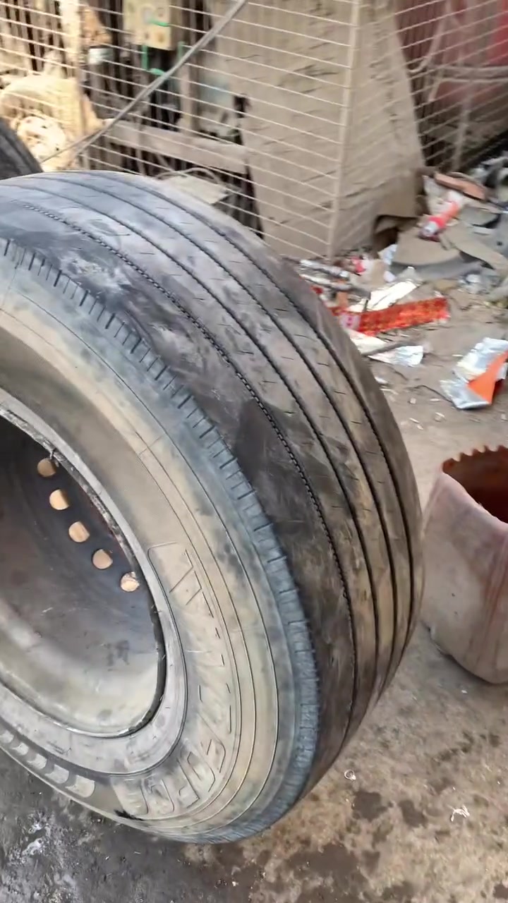 تايرات حرفش هوه ويله لبيع هاذه رقمي  ***********
