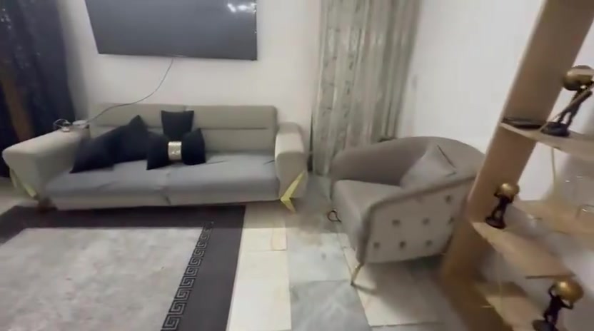 سلام عليكم شقتي مامتواجد وتاركه اريد ابيع الغراض من تخم واثاث  مكان /بغداد/شارع فلسطين
***********
