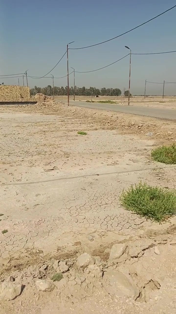 مجمع الربيع • ٢٠٠م • ركن على شارعين