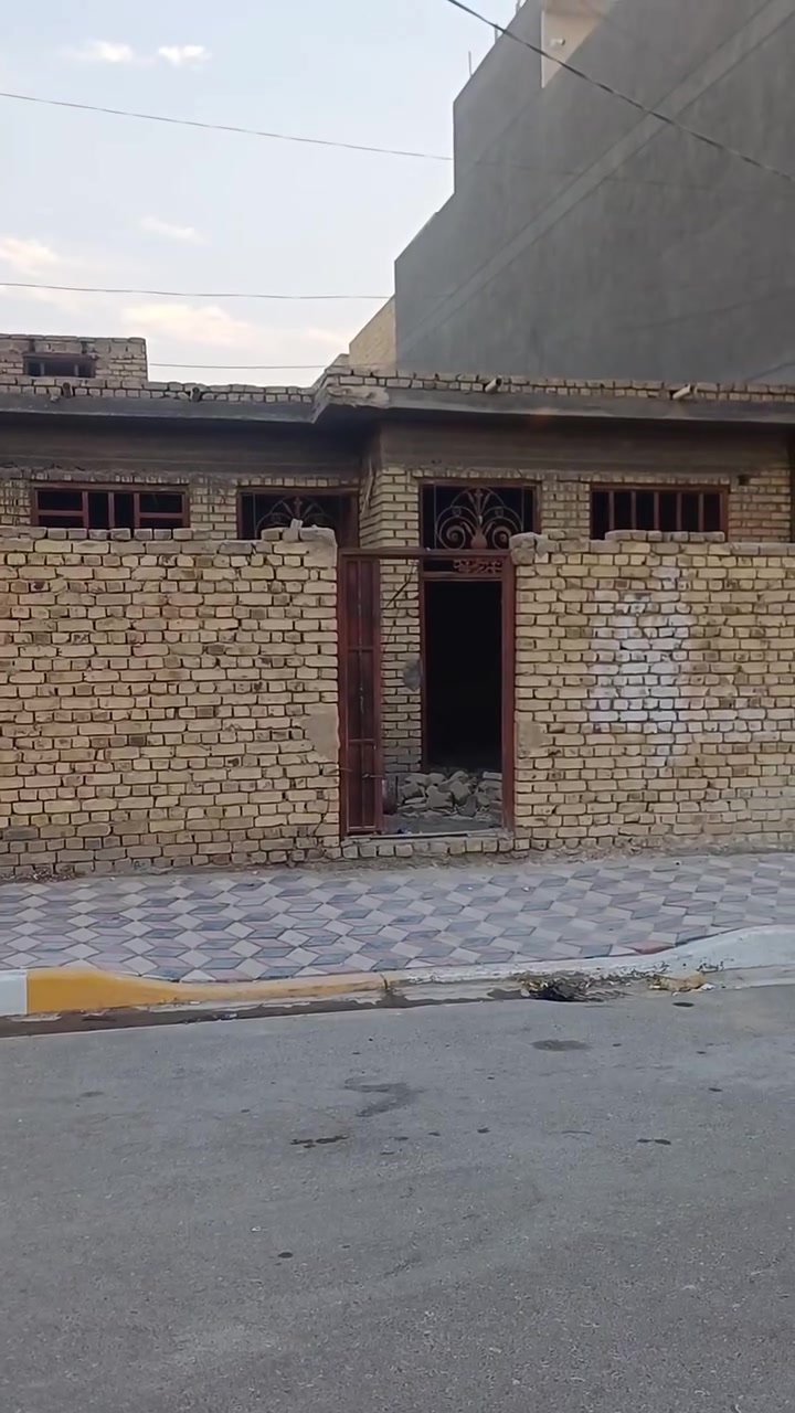 هيكل طابو صرف بالمظلم المساحه ٢٠٠م بناء طابوك مسلح يتكون من غرفتين وبراني وصاله للإستفسارعلى الرقم ***********أو مراجعه مكتب الجبل البندقيه مقابيل علوه المخضر
