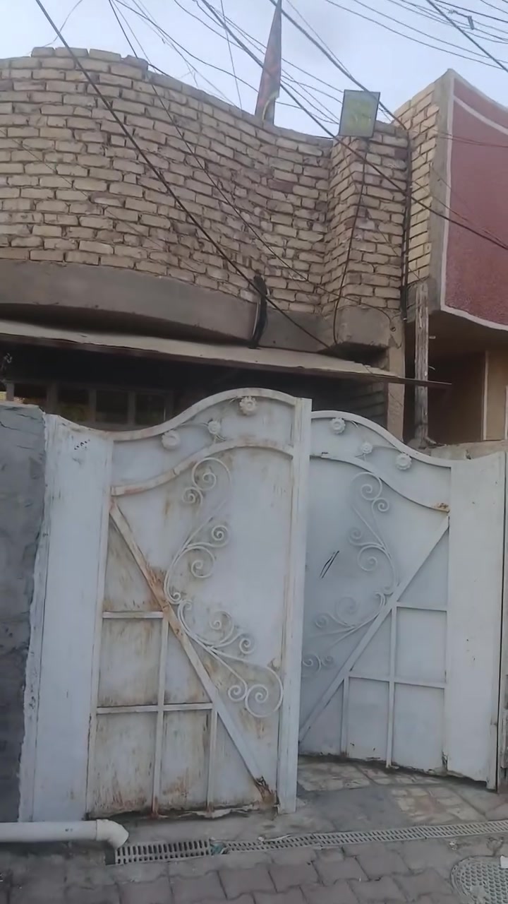 بيت في منطقه ٢١ مربع القوميه مجاور مدرسه المجاهد التربوي بلقرب من مولده ماهر الاسدي المساحه ١٠٠ متر للاتصال ***********
