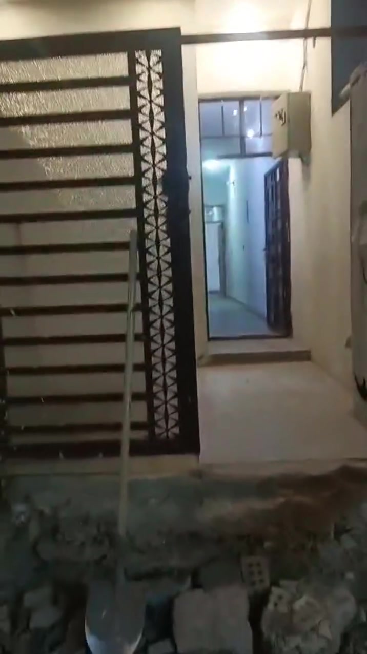 السلام عليكم بيت للبيع88متر متكون من غرفه نوم واستقبال ومطبخ وحمام ومنور وصحيات كامله ستاره وبيتونه واجها5 في16 كرغولية جسر ديالى سده جبور الفرع الي مقابل اسواق ابو ادم لتواصل خاص او على الرقم ***********
