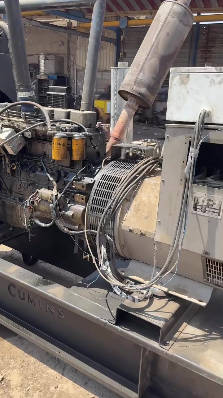 للبيع مولدة نوع كمنز حجم 102 بيها بخار فقط توليد 125 كيفي بلادي السعر 28 ورقة العنوان بغداد المعامل 
***********
***********
