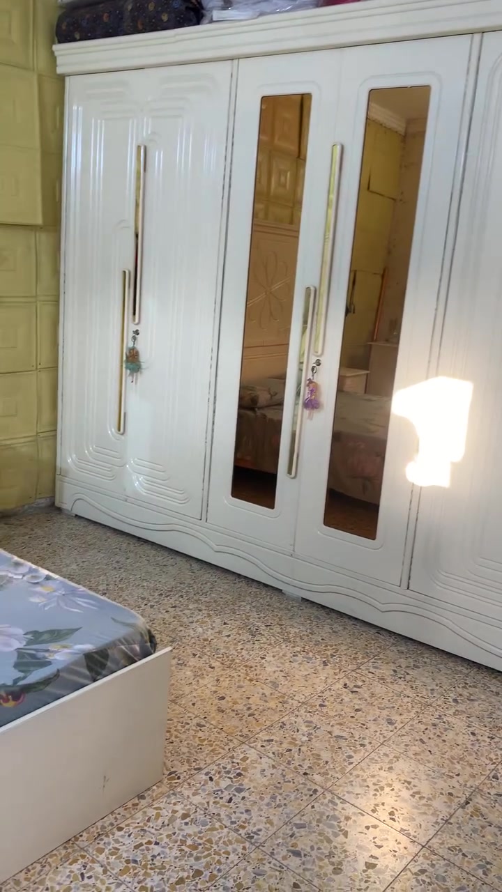 سلام عليكم غرفه للبيع نجاره عراقيه للاستفسار مراسله الرقم ***********
